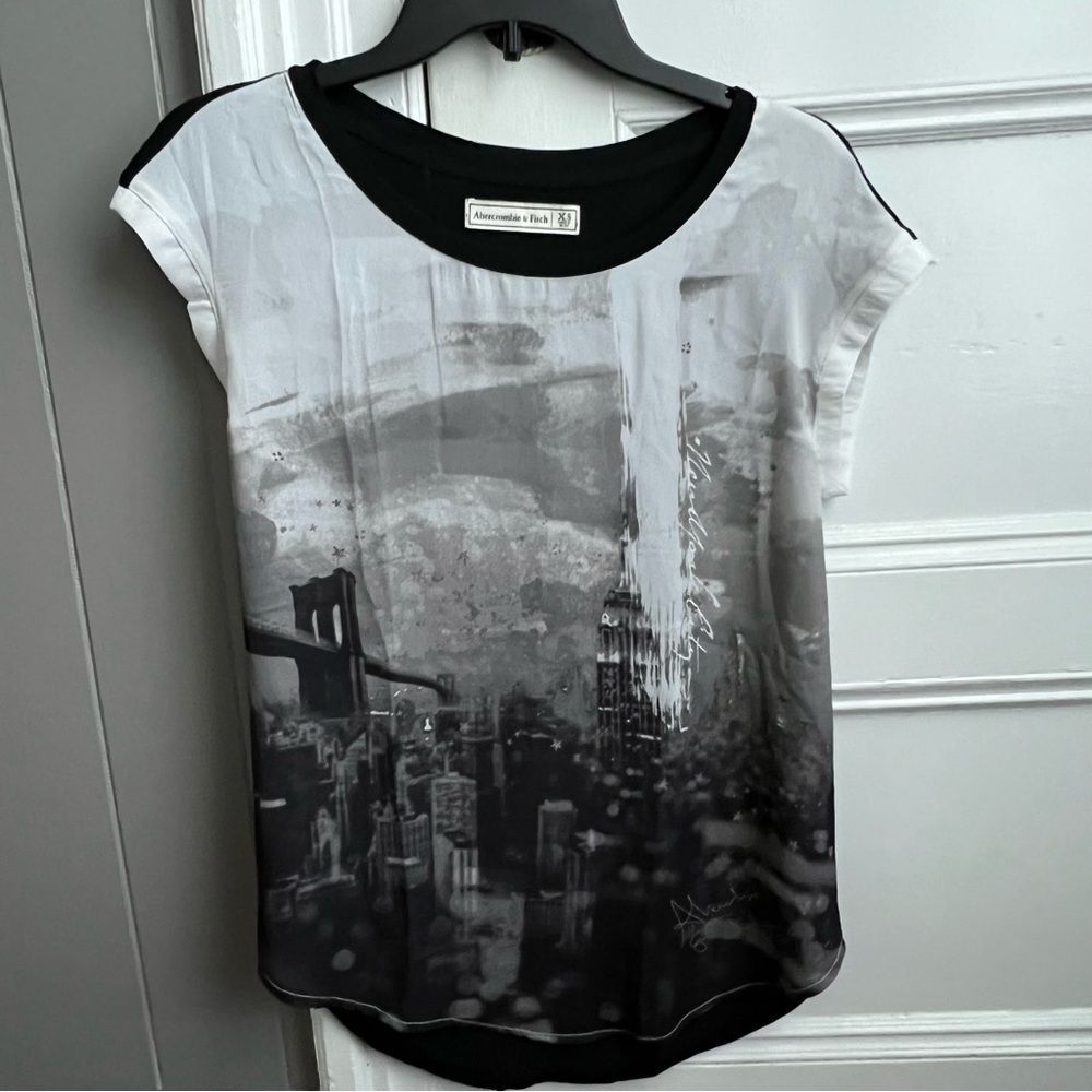 Abercrombie & Fitch Black & Gray Lightweight Casual Graphic NYC T-Shirt XS NWOT